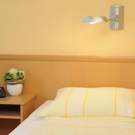 Hotel & Restaurant Hugenottengarten Фридрихсдорф Екстериор снимка