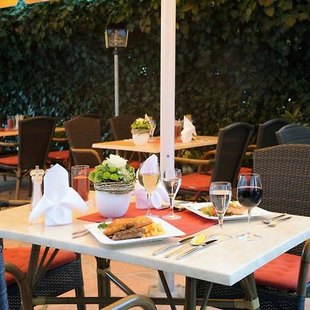 Hotel & Restaurant Hugenottengarten Фридрихсдорф Екстериор снимка