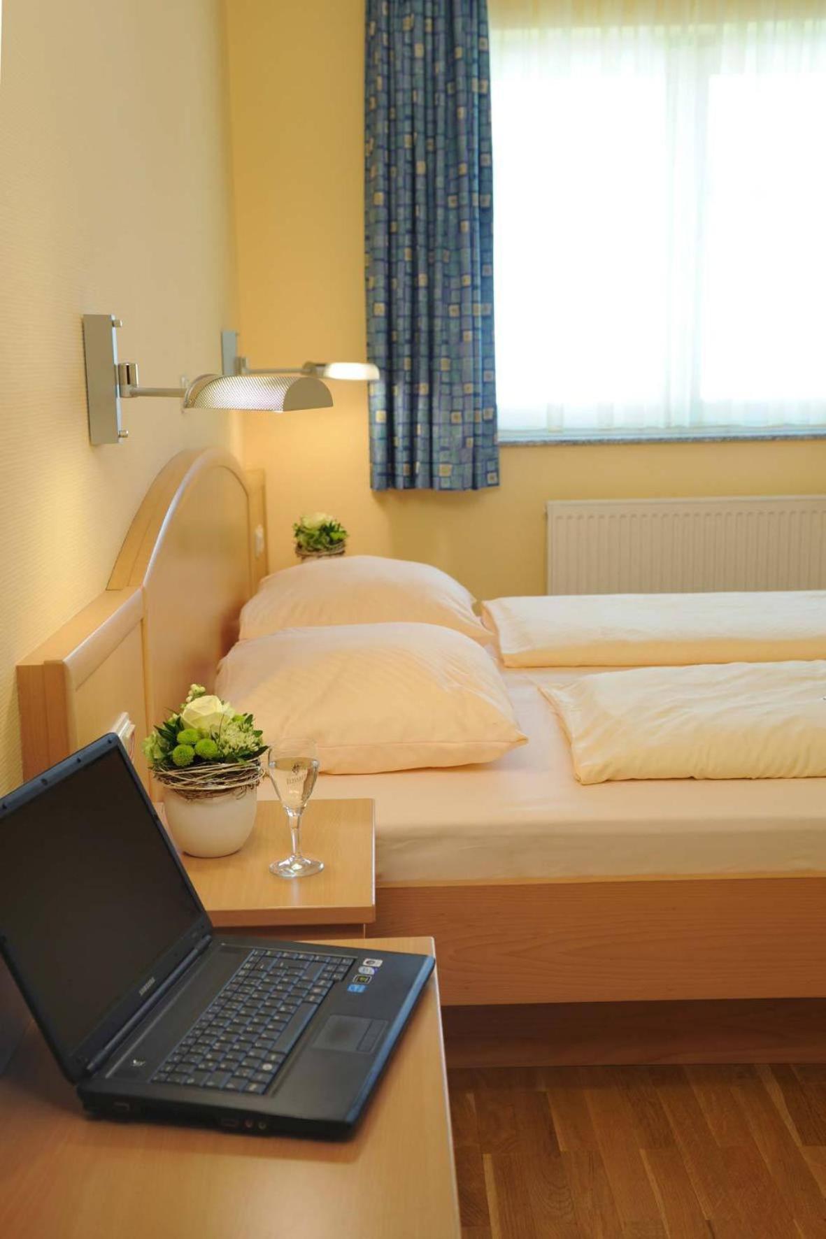 Hotel & Restaurant Hugenottengarten Фридрихсдорф Екстериор снимка