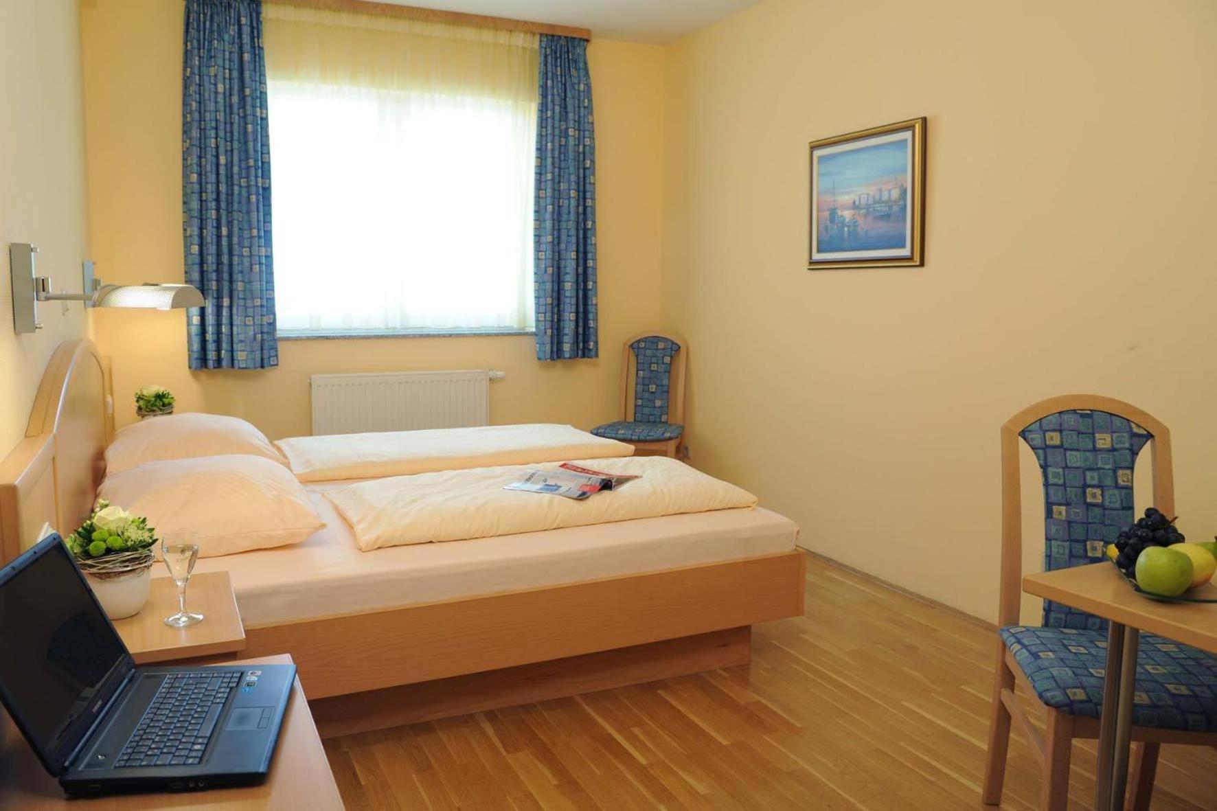 Hotel & Restaurant Hugenottengarten Фридрихсдорф Екстериор снимка
