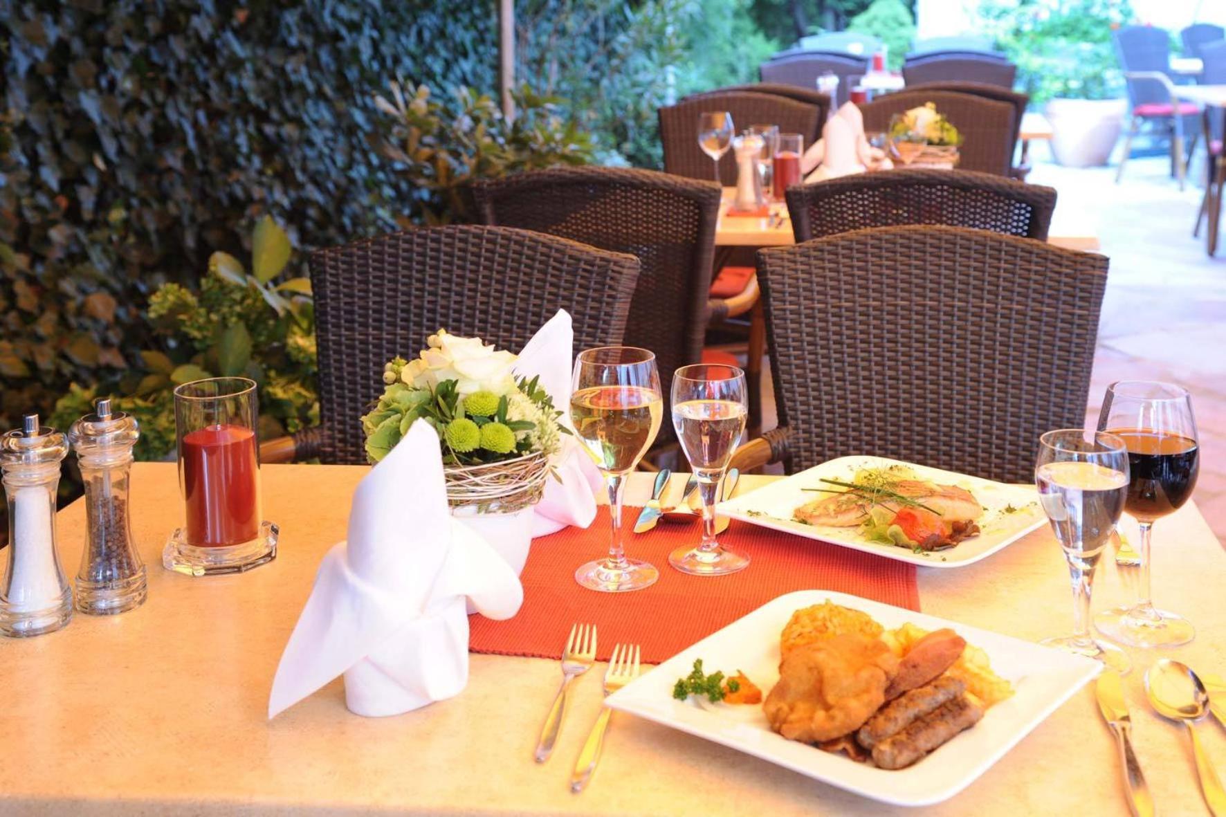 Hotel & Restaurant Hugenottengarten Фридрихсдорф Екстериор снимка