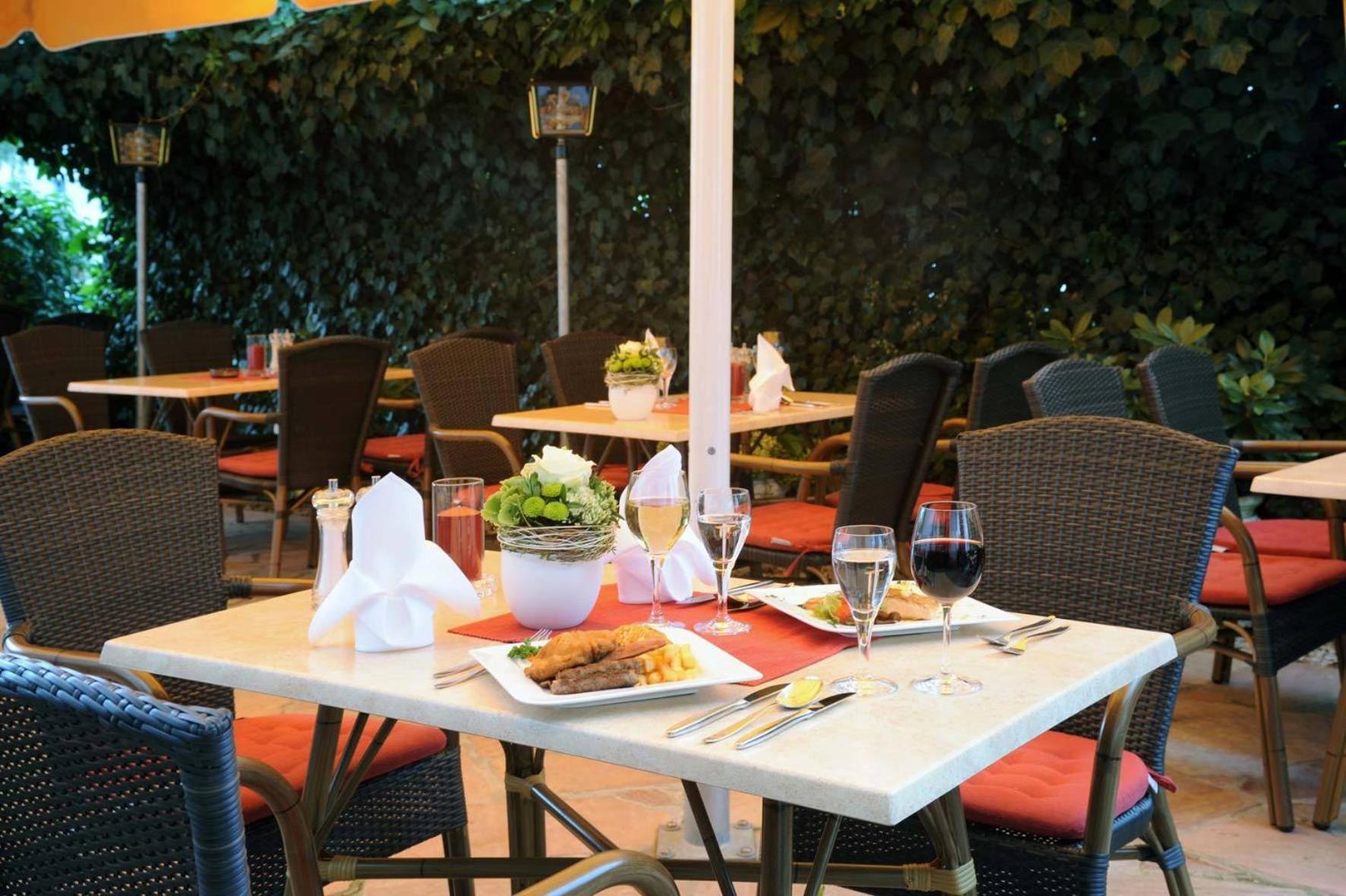 Hotel & Restaurant Hugenottengarten Фридрихсдорф Екстериор снимка