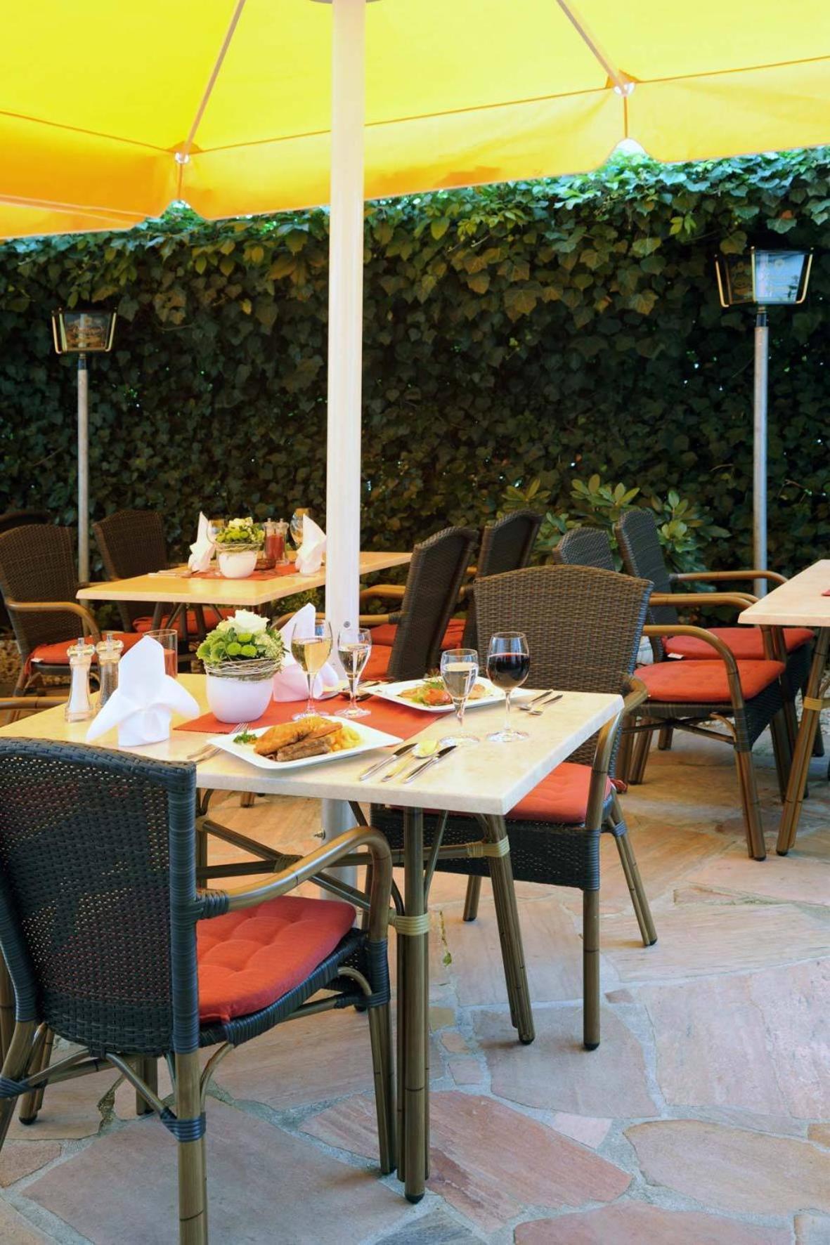 Hotel & Restaurant Hugenottengarten Фридрихсдорф Екстериор снимка