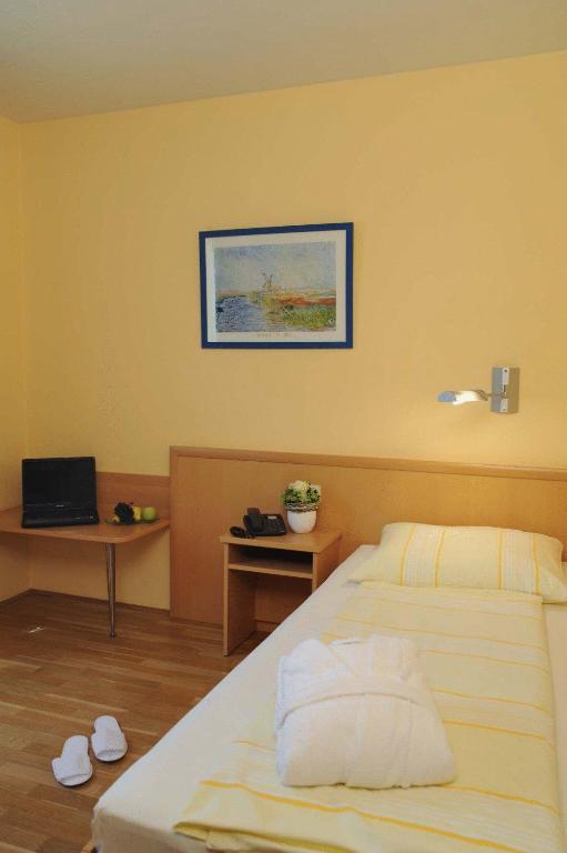 Hotel & Restaurant Hugenottengarten Фридрихсдорф Екстериор снимка