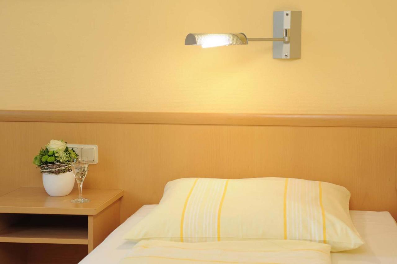 Hotel & Restaurant Hugenottengarten Фридрихсдорф Стая снимка